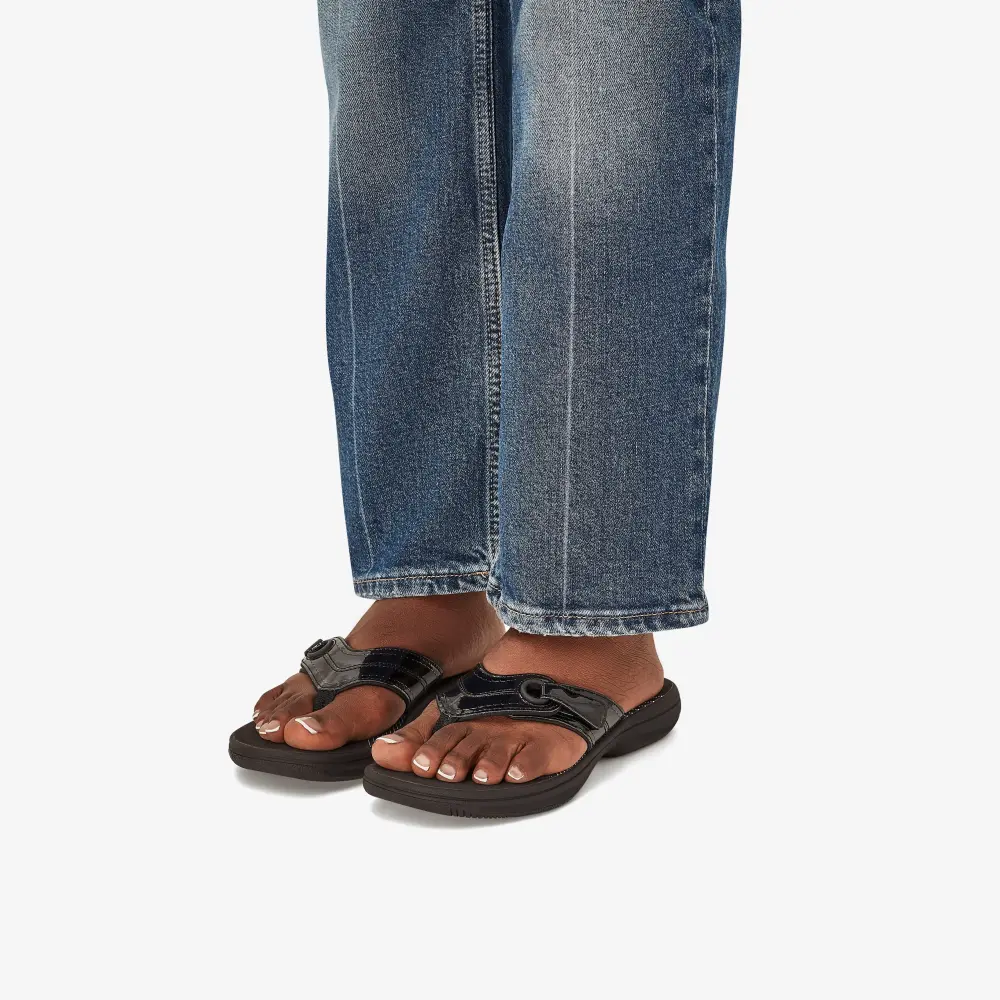 Breeze Reyna Schwarze Lack-Flip-Flops Cloudsteppers™ für Damen online